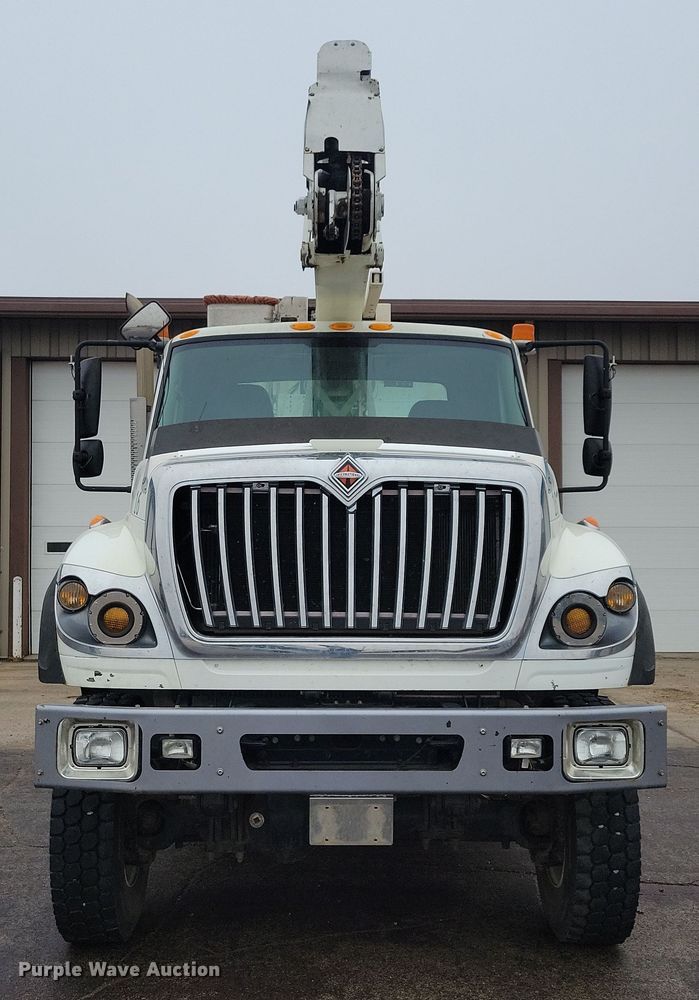 image for item NB9805 2012 International  7400 bucket truck