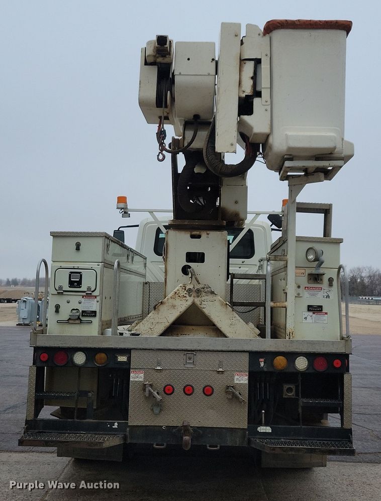 image for item NB9805 2012 International  7400 bucket truck