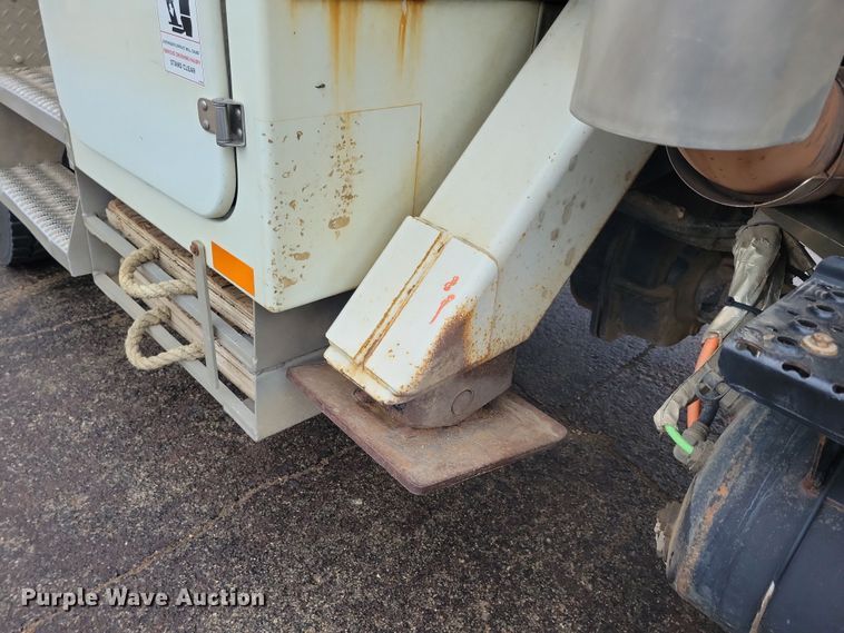 image for item NB9805 2012 International  7400 bucket truck