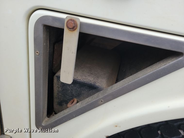 image for item NB9805 2012 International  7400 bucket truck