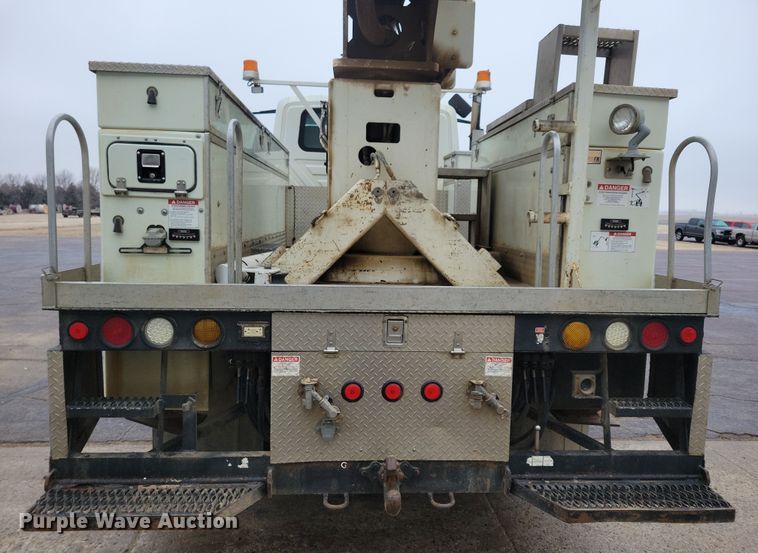 image for item NB9805 2012 International  7400 bucket truck