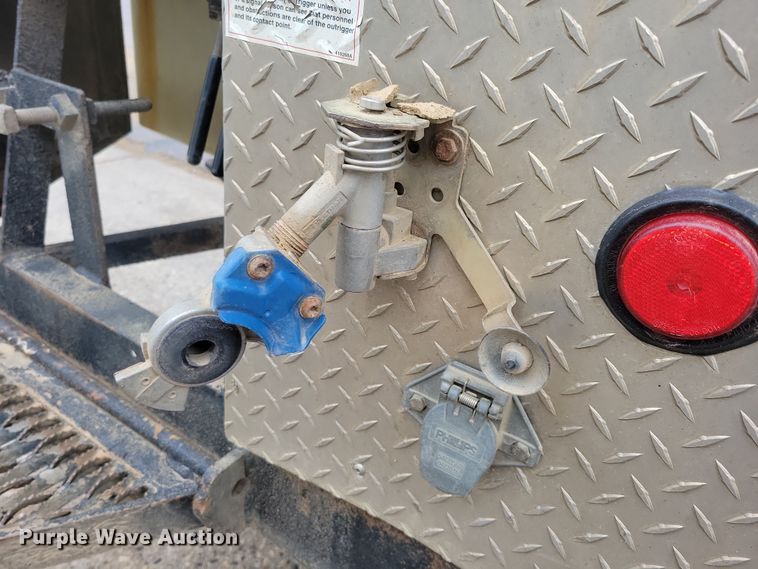 image for item NB9805 2012 International  7400 bucket truck