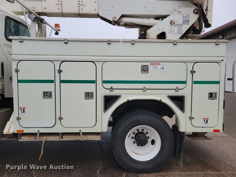 image for item NB9805 2012 International  7400 bucket truck
