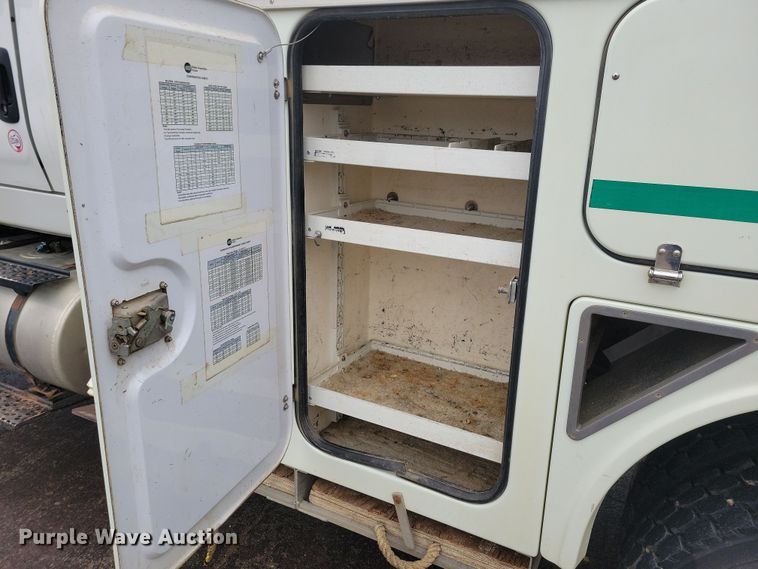 image for item NB9805 2012 International  7400 bucket truck