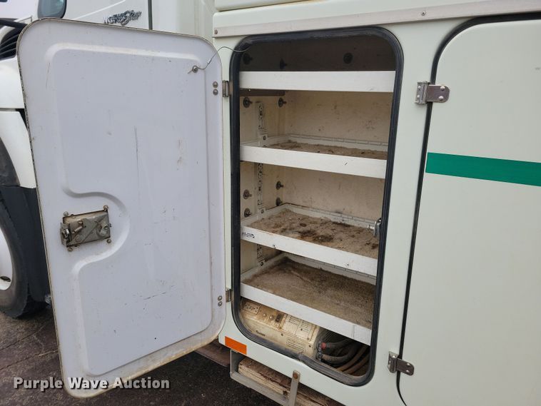 image for item NB9805 2012 International  7400 bucket truck