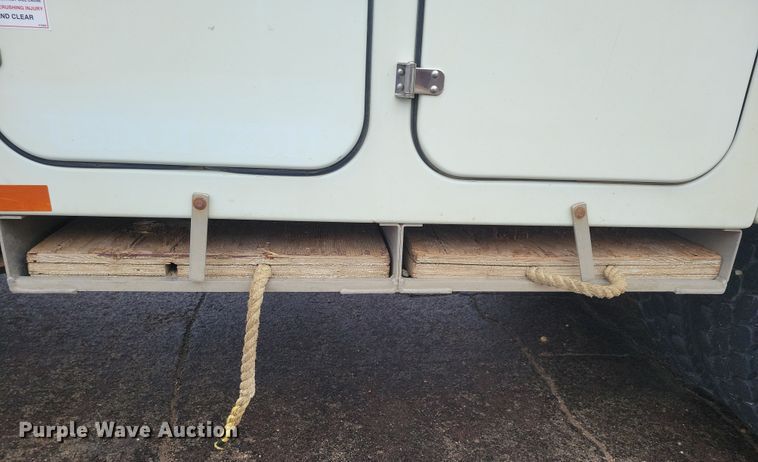 image for item NB9805 2012 International  7400 bucket truck