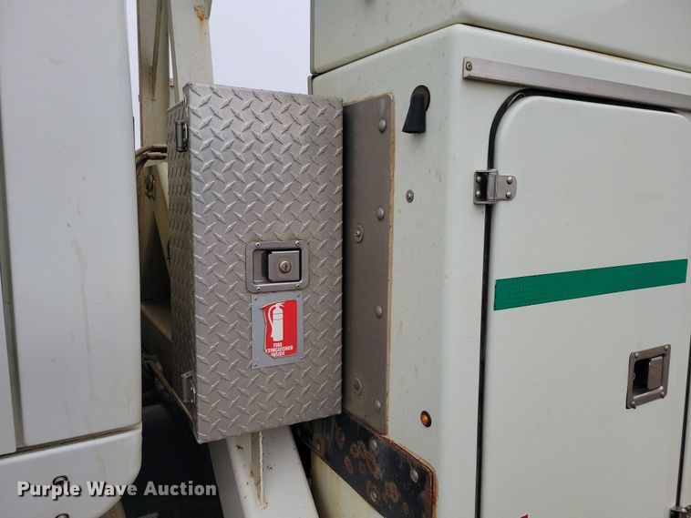 image for item NB9805 2012 International  7400 bucket truck