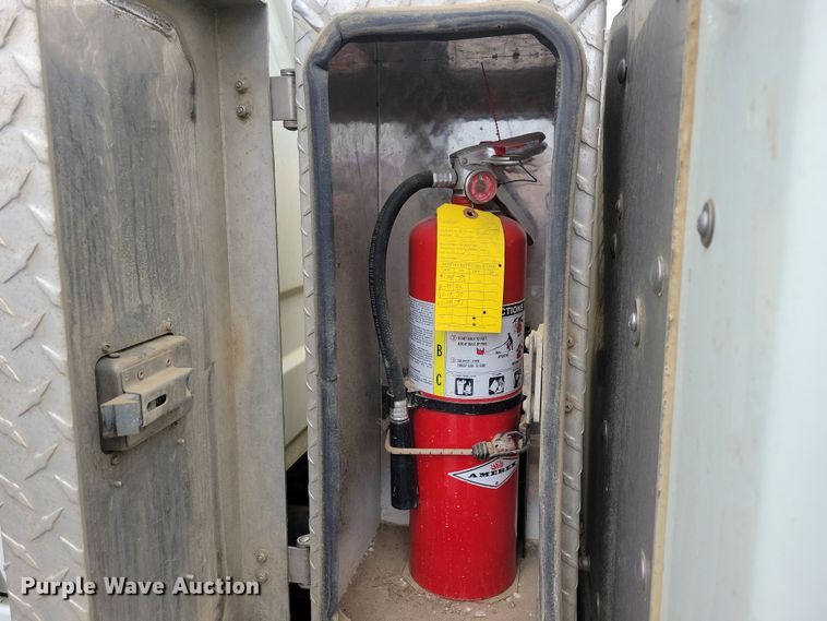 image for item NB9805 2012 International  7400 bucket truck