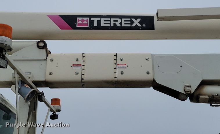 image for item NB9805 2012 International  7400 bucket truck