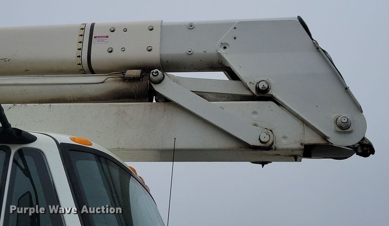 image for item NB9805 2012 International  7400 bucket truck