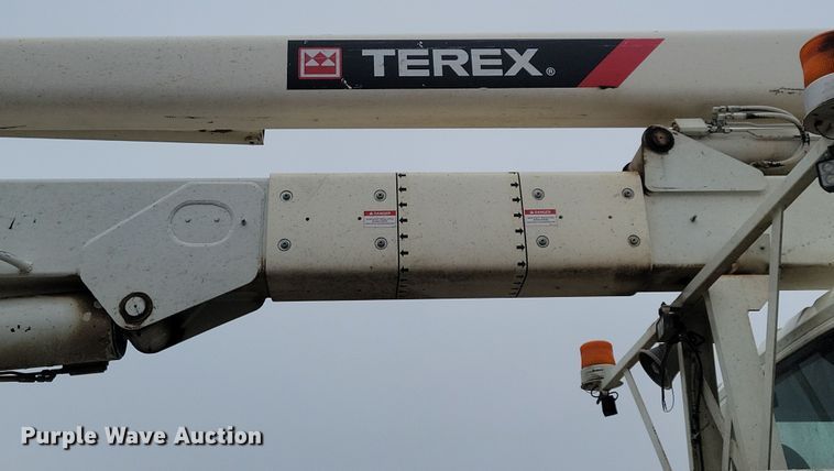 image for item NB9805 2012 International  7400 bucket truck