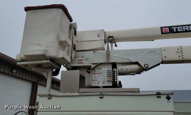 image for item NB9805 2012 International  7400 bucket truck