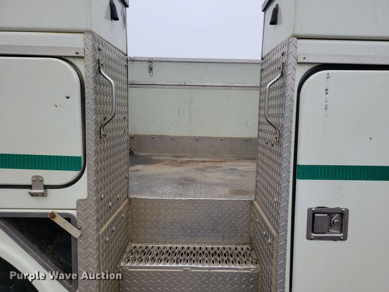 image for item NB9805 2012 International  7400 bucket truck