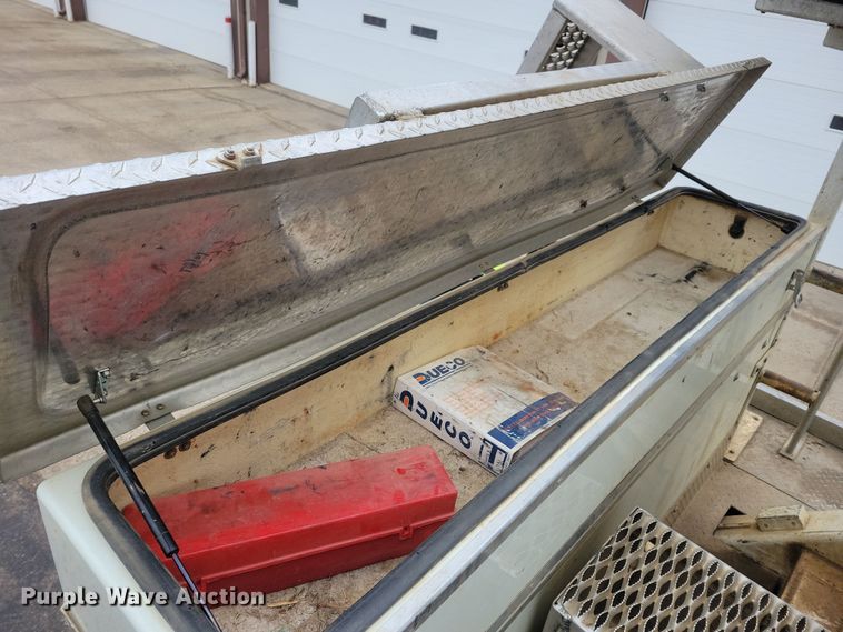 image for item NB9805 2012 International  7400 bucket truck