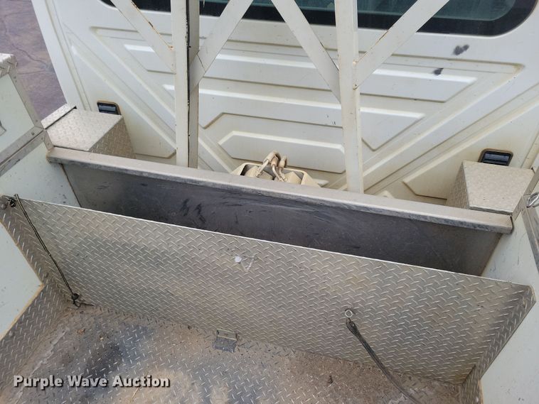 image for item NB9805 2012 International  7400 bucket truck