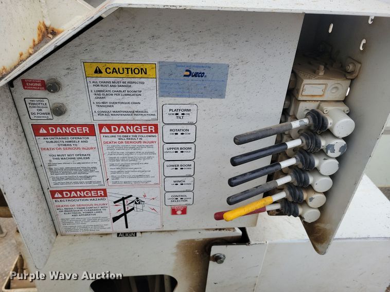 image for item NB9805 2012 International  7400 bucket truck