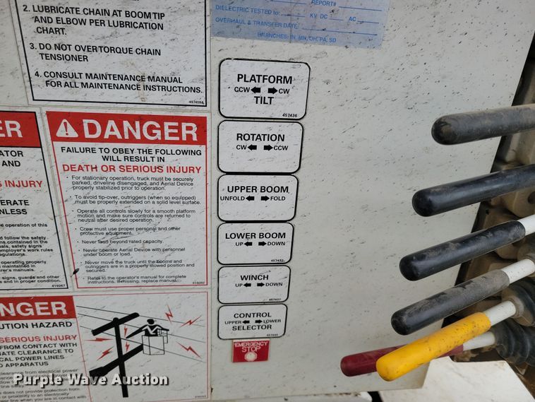 image for item NB9805 2012 International  7400 bucket truck