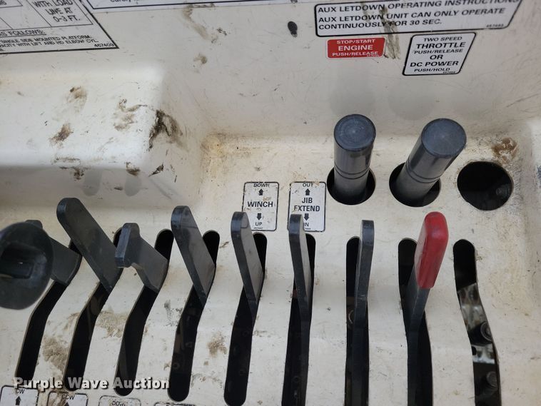 image for item NB9805 2012 International  7400 bucket truck