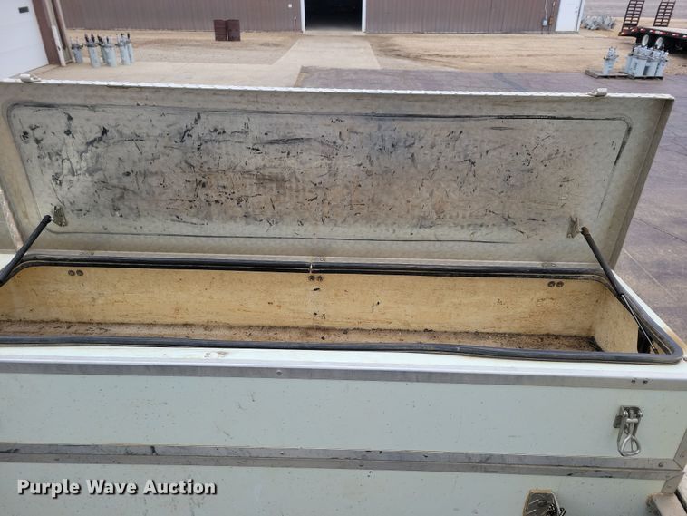 image for item NB9805 2012 International  7400 bucket truck