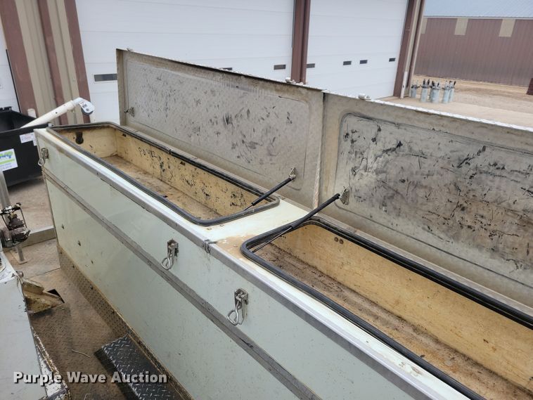 image for item NB9805 2012 International  7400 bucket truck