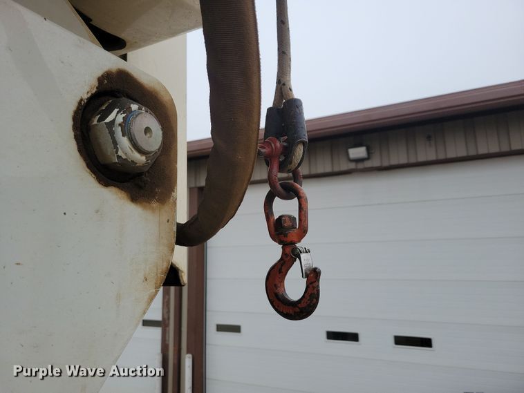 image for item NB9805 2012 International  7400 bucket truck