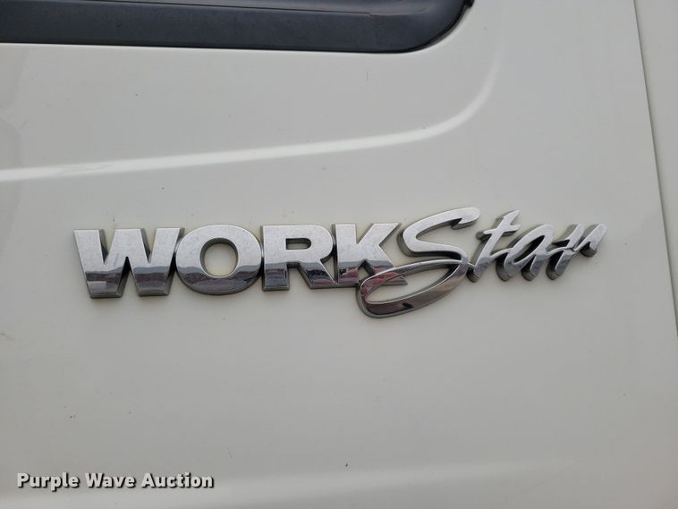 image for item NB9805 2012 International  7400 bucket truck