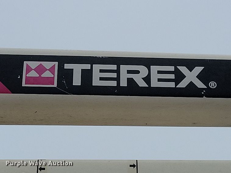 image for item NB9805 2012 International  7400 bucket truck