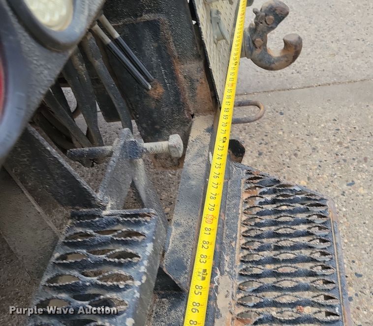 image for item NB9805 2012 International  7400 bucket truck