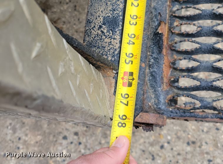 image for item NB9805 2012 International  7400 bucket truck