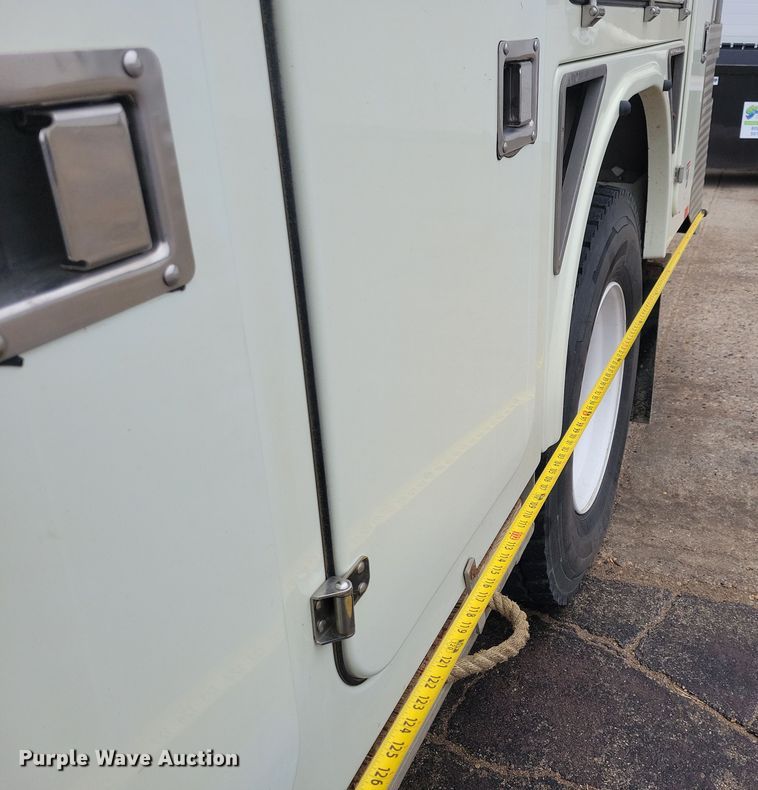 image for item NB9805 2012 International  7400 bucket truck