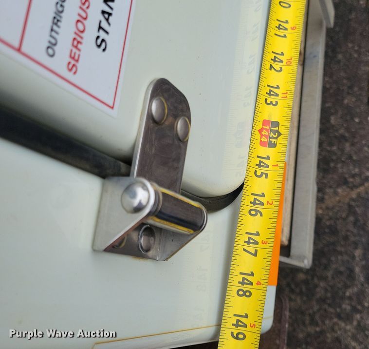 image for item NB9805 2012 International  7400 bucket truck