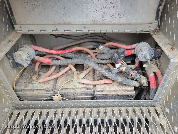 image for item NB9805 2012 International  7400 bucket truck