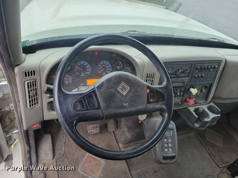 image for item NB9805 2012 International  7400 bucket truck