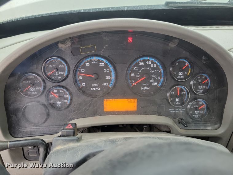 image for item NB9805 2012 International  7400 bucket truck