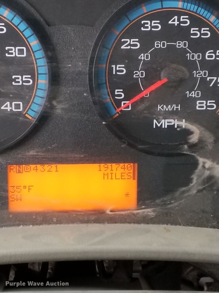 image for item NB9805 2012 International  7400 bucket truck