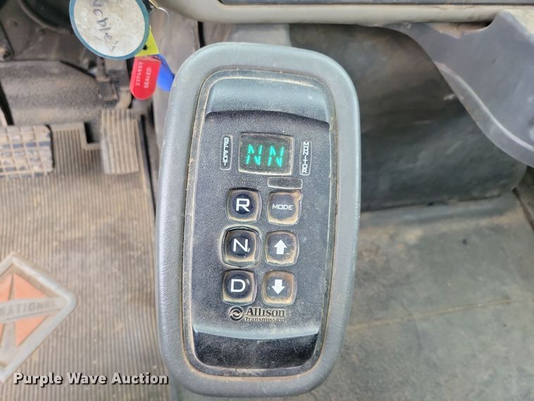 image for item NB9805 2012 International  7400 bucket truck