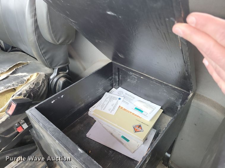 image for item NB9805 2012 International  7400 bucket truck