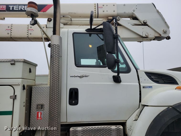 image for item NB9805 2012 International  7400 bucket truck