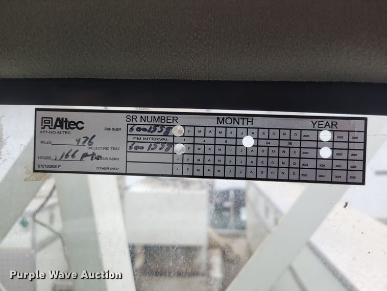 image for item NB9805 2012 International  7400 bucket truck