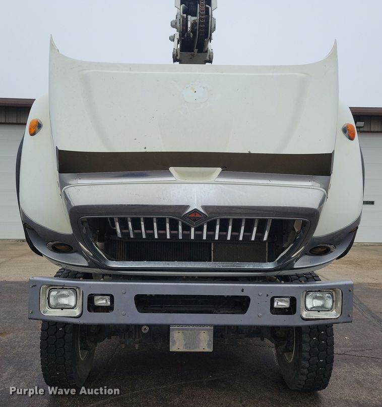 image for item NB9805 2012 International  7400 bucket truck