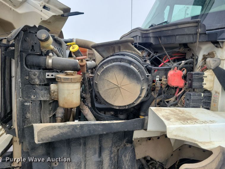 image for item NB9805 2012 International  7400 bucket truck