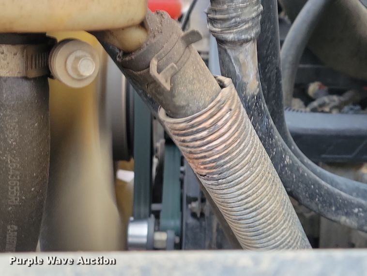 image for item NB9805 2012 International  7400 bucket truck