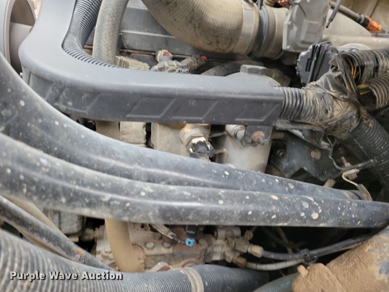 image for item NB9805 2012 International  7400 bucket truck