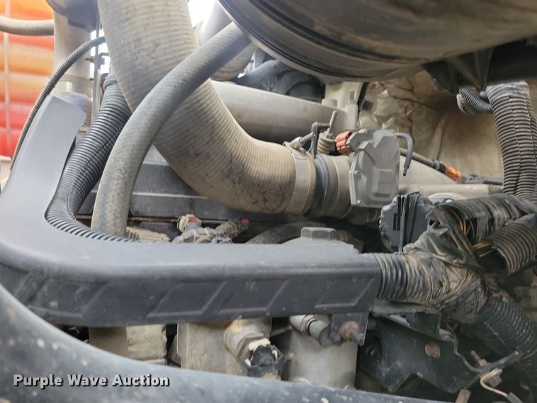 image for item NB9805 2012 International  7400 bucket truck