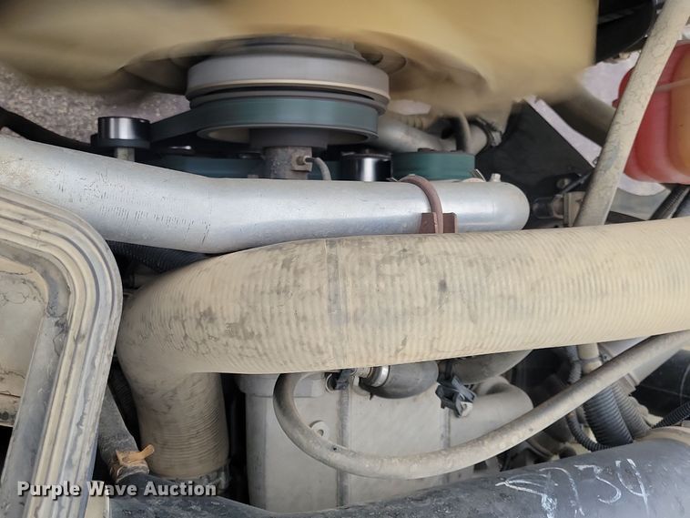 image for item NB9805 2012 International  7400 bucket truck