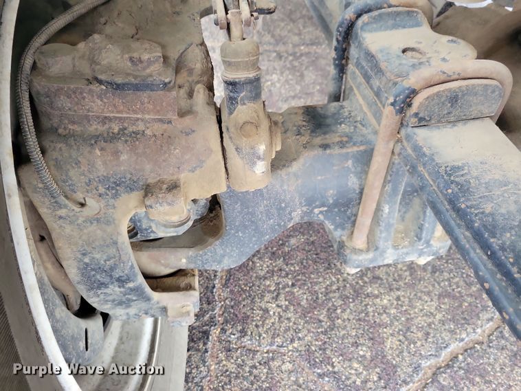 image for item NB9805 2012 International  7400 bucket truck