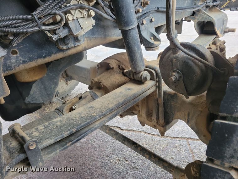 image for item NB9805 2012 International  7400 bucket truck