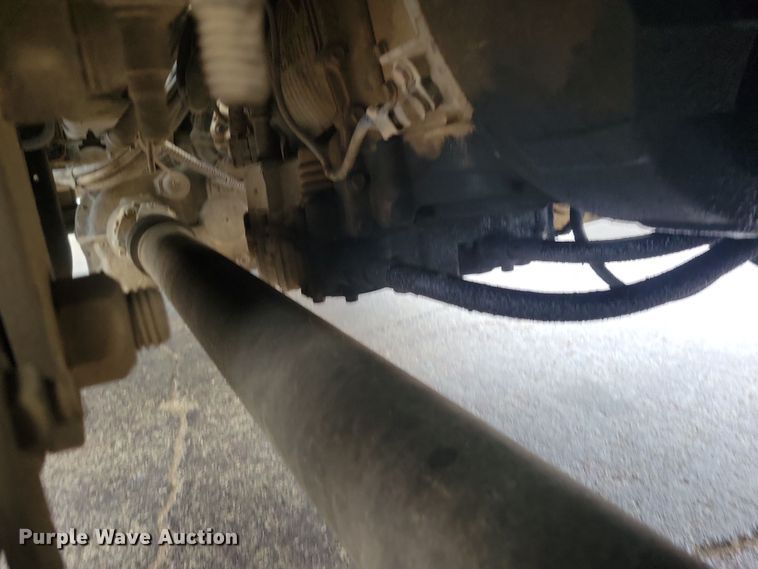 image for item NB9805 2012 International  7400 bucket truck