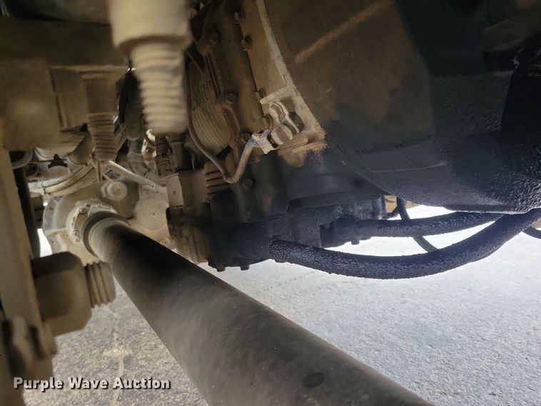 image for item NB9805 2012 International  7400 bucket truck