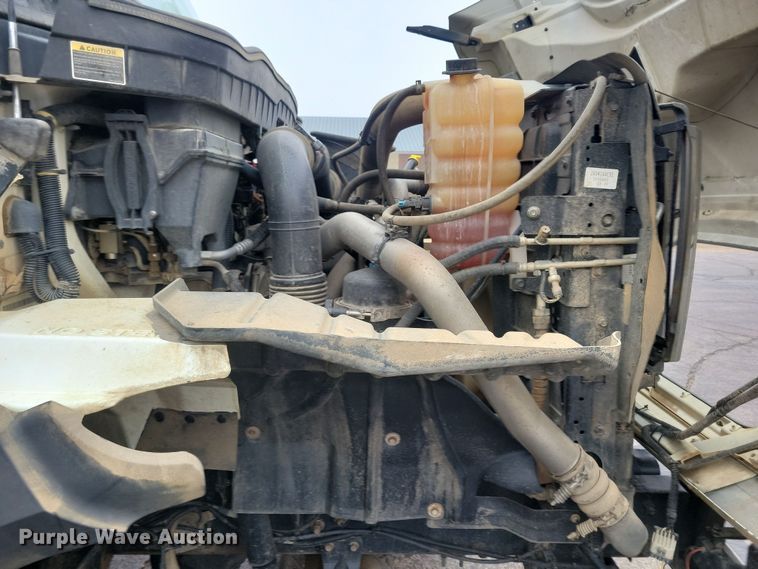 image for item NB9805 2012 International  7400 bucket truck